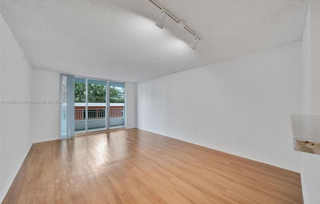 1111 Brickell Bay Dr