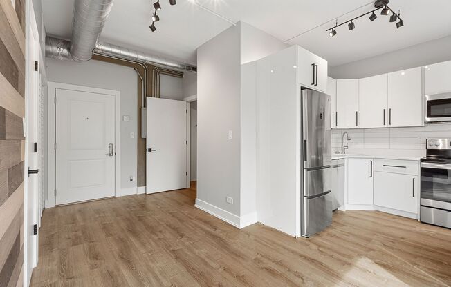 1 bed, 1 bath, 338 sqft, $1,750, Unit 407