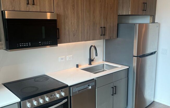 Studio, 1 bath, 320 sqft, $1,995, Unit 602
