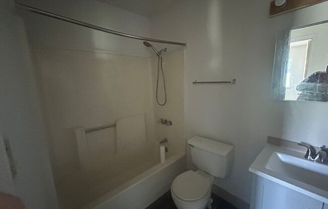 Charming 3 bed 1 bath house!