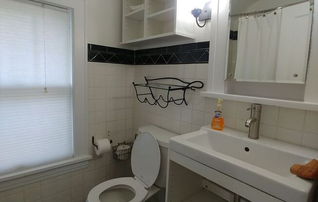 3 beds, 1 bath, $1,995