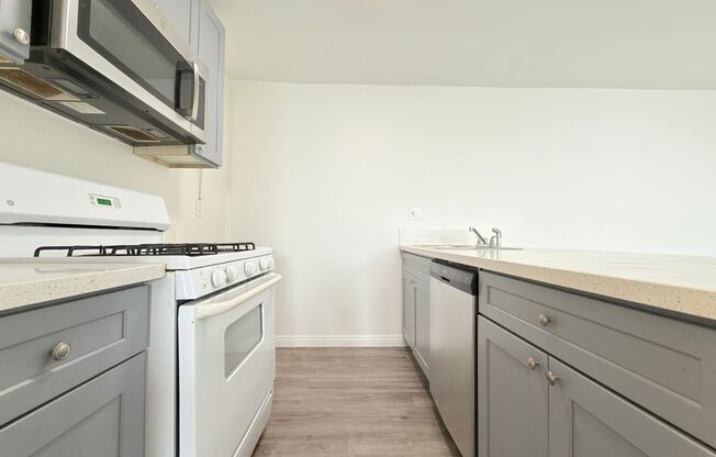 Updated 2Bed/ 2Bath in Canoga Park