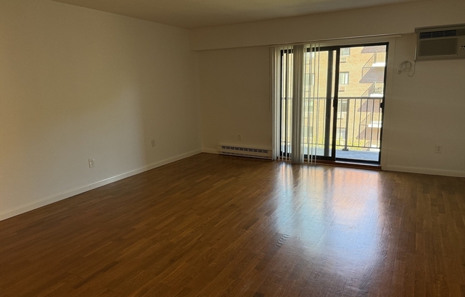 2 beds, 2 baths, 1,004 sqft, $3,350, Unit 401