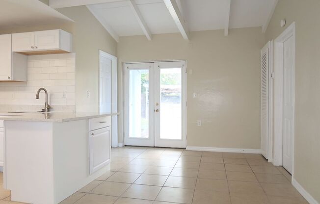 2 Bedroom, 1 Bathroom Home for Rent in St Petersburg!