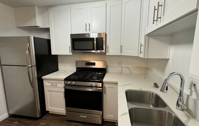 2 beds, 1.5 baths, $2,595, Unit 2215A