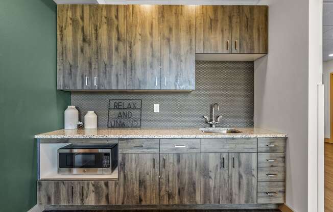 TheNest_Bend_OR_Interior_Amenity_Kitchen