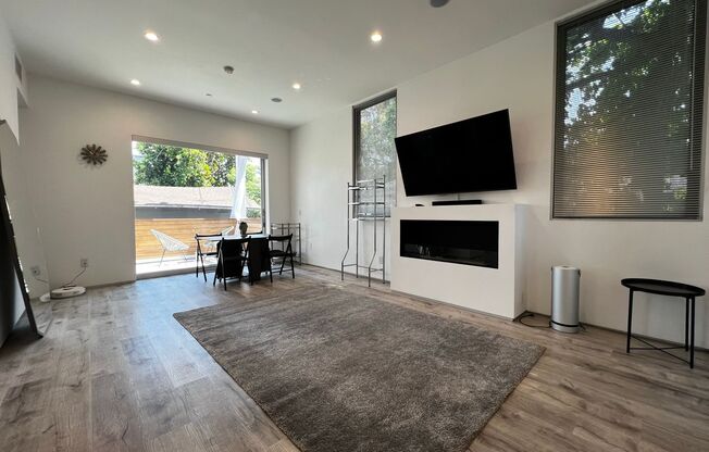 Huge Modern 3Bed/4Ba Townhouse in Culver City