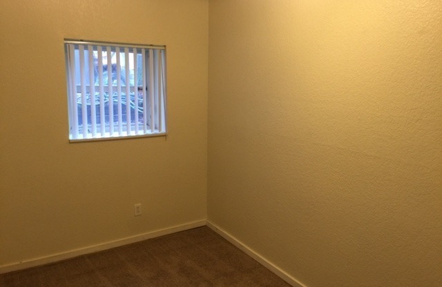 2 beds, 1 bath, 703 sqft, $995, Unit 1121-111