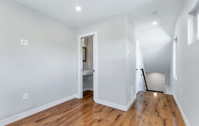 1936 W 37 AVE