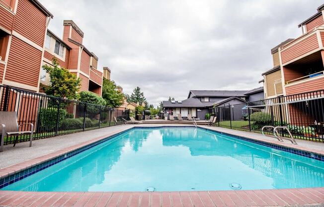 Tacoma Apartments - Sienna Apartments - Pool