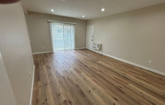 2 beds, 1 bath, $2,300