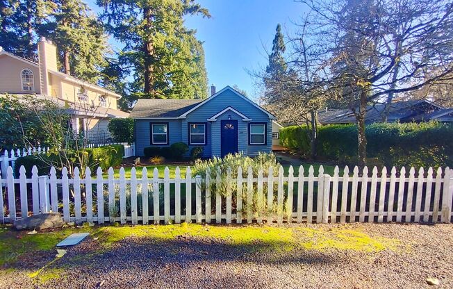 Charming Cottage in First Addition in Lake Oswego!