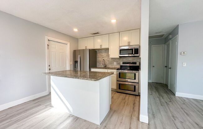 Fully Fenced Privacy in Orlando – Stylish 2 bedroom Near Theme Parks and Beaches!