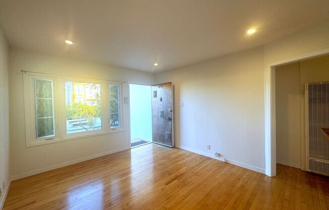 Mission District: Cottage-Like Apartment w/ Private Patio & Garage Parking