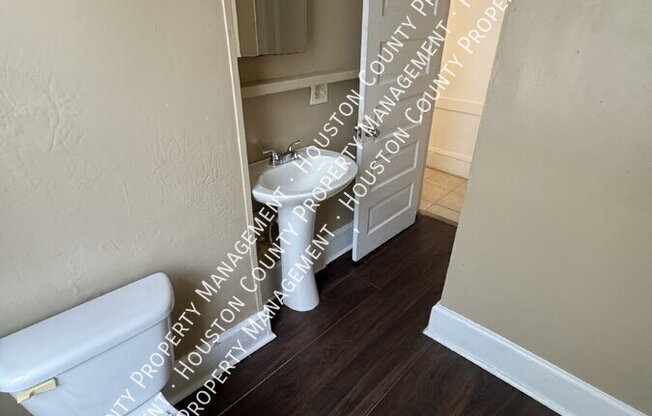 1079 College St. Apt. 4