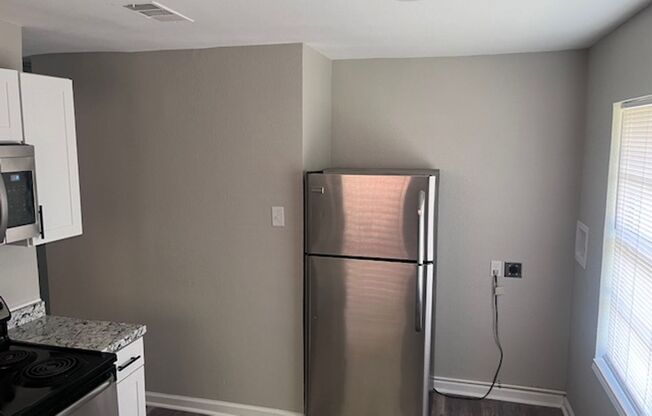 2 beds, 1 bath, $925, Unit 317