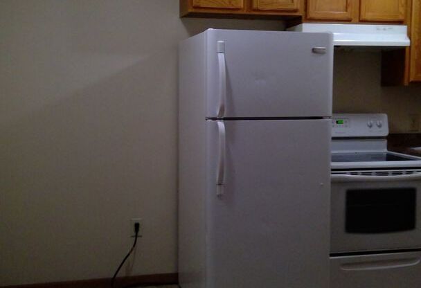 Studio, 1 bath, 550 sqft, $775, Unit 824