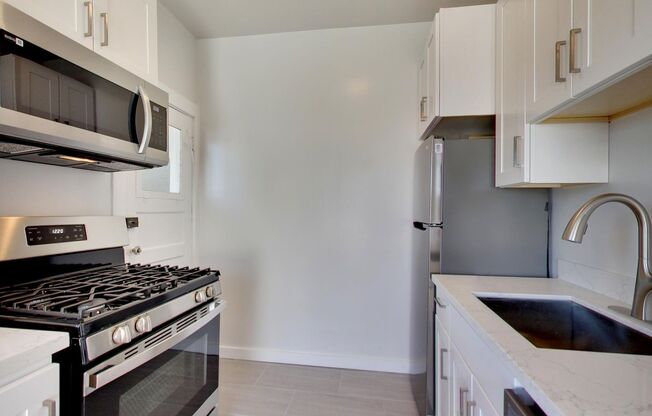 221 24 AVE