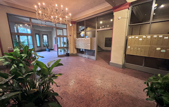 Studio, 1 bath, 400 sqft, $865, Unit 304