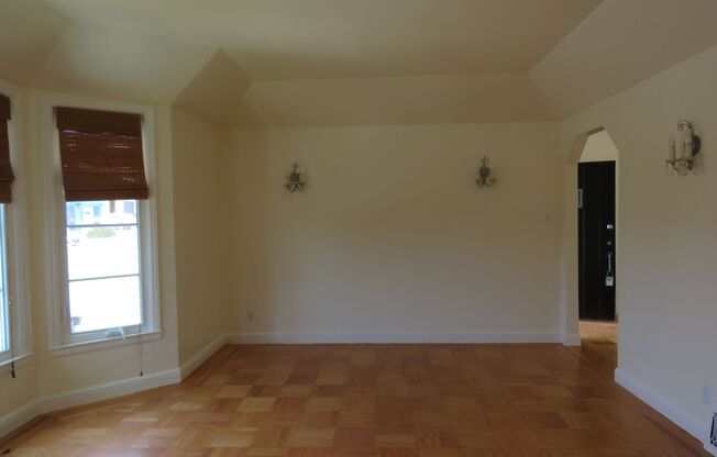 2 BEDROOM SUNSET HOUSE - PLUS BONUS ROOM