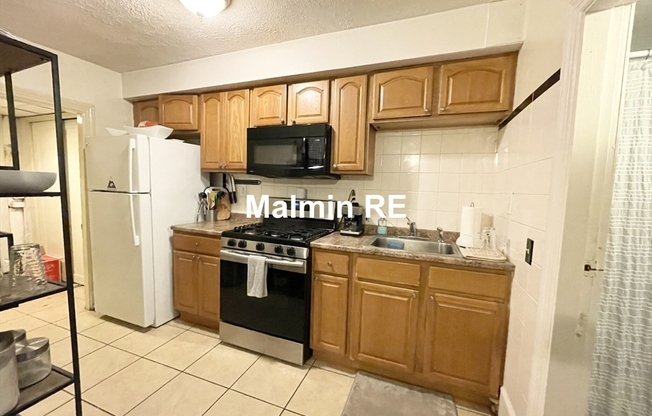 748 E 4 ST