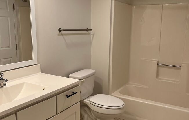 2 beds, 2 baths, 845 sqft, $2,400, Unit 112