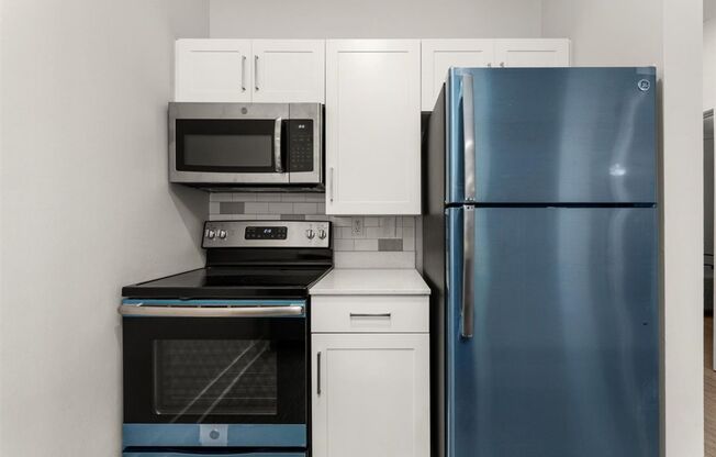 2 beds, 2 baths, 950 sqft, $2,600, Unit 127