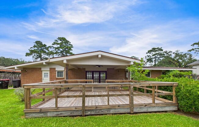 3 Bedroom, 2 Bathroom House in the heart of Lafayette!