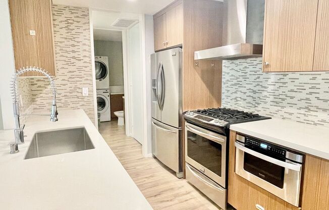 Holmby Street Luxury Investments LLC
