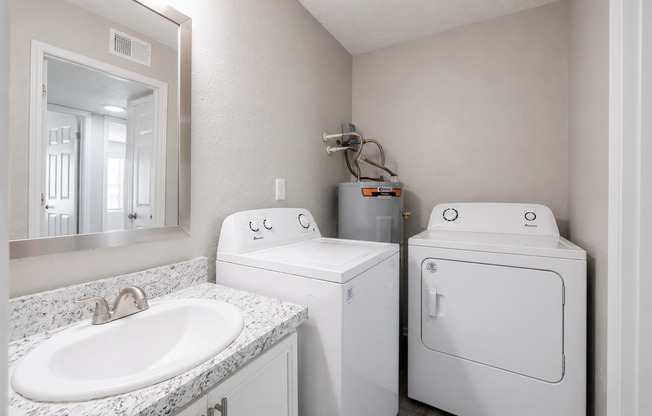 2 beds, 1 bath, 805 sqft, $1,100, Unit S251