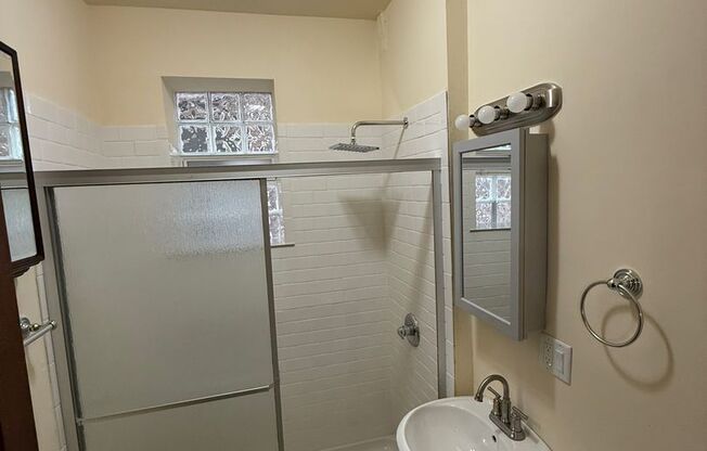 3 Bedroom Pet Friendly in Bridgeport