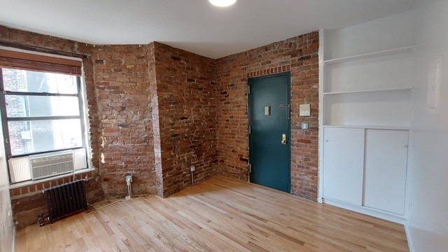 50 MACDOUGAL ST