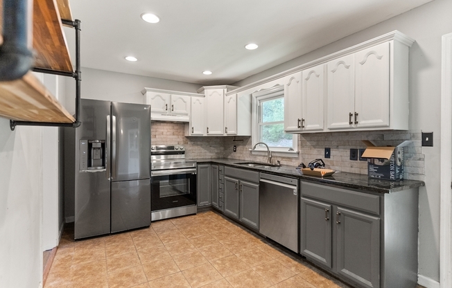 1405 BONITA DR NE