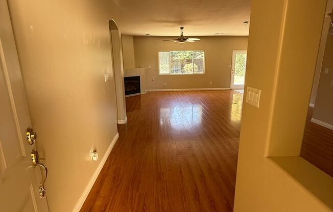 Modern 4-Bedroom Home in Northwest Bakersfield