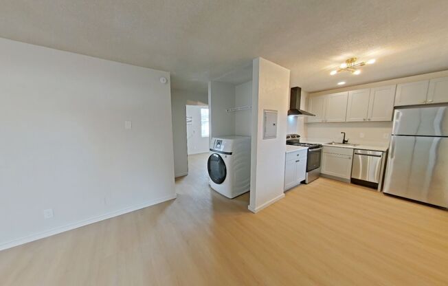 2 beds, 1 bath, 647 sqft, $1,600, Unit 27B