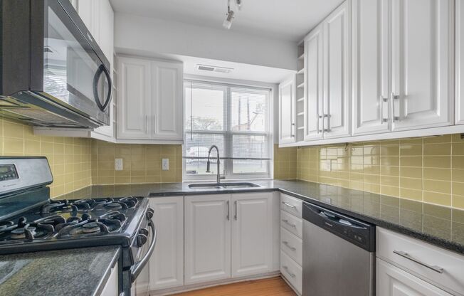 Lovely 2 BR/1 BA condo in Anacostia!