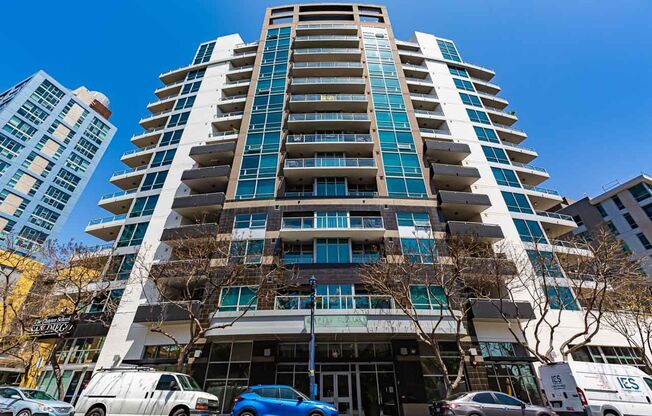 ***2 BED 2 BATH CONDO***PET-FRIENDLY***ASSIGNED PARKING***NEXT DOOR TO PETCO PARK***