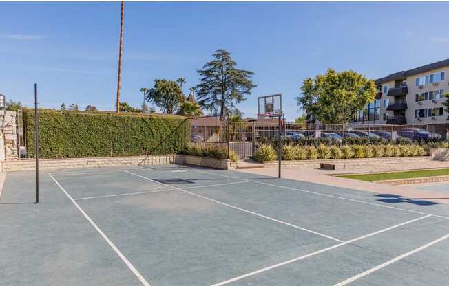 tennis court at the bradley braddock road station apartments