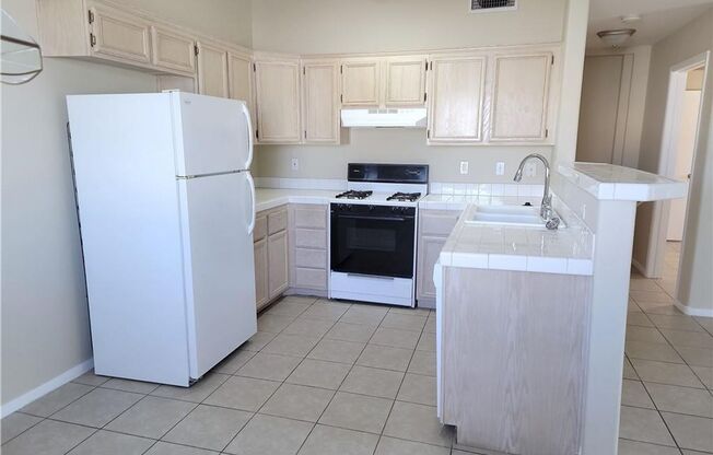 2 beds, 2 baths, $1,145, Unit Building 21