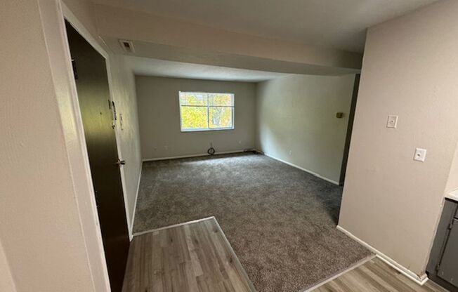 2 beds, 1 bath, 800 sqft, $850, Unit Unit #12