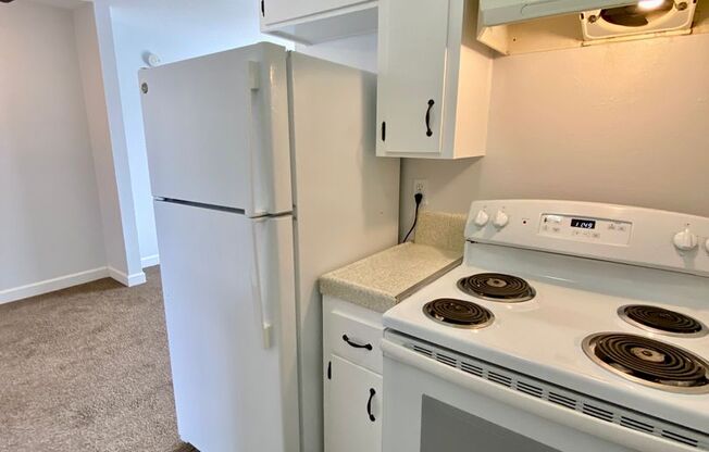 1 bed, 1 bath, 570 sqft, $1,595, Unit 12