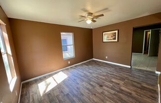 3 beds, 1 bath, $700