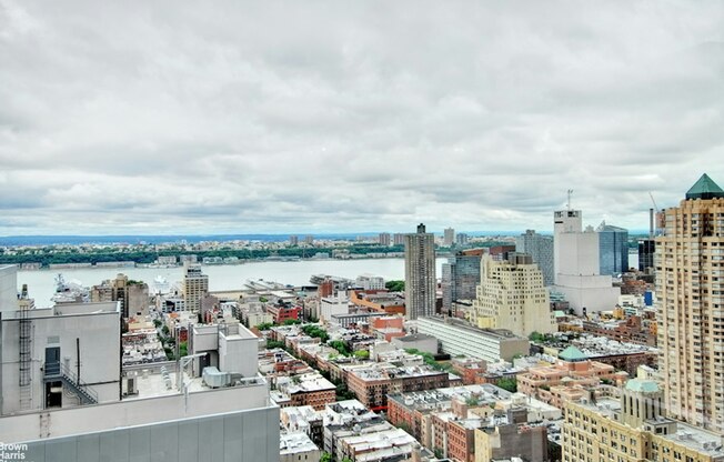 1 bed, 1.5 baths, 988 sqft, $6,280, Unit 3301