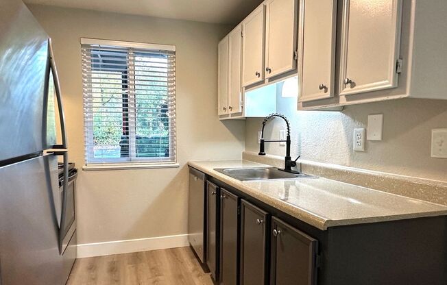 2 beds, 1 bath, 803 sqft, $1,595, Unit 89