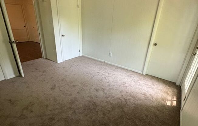 3 beds, 1 bath, $1,250