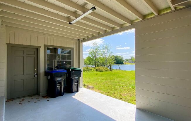 3 Bedroom Lakefront Home in Apopka!