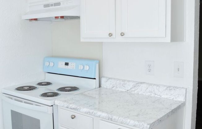 2 beds, 1 bath, 901 sqft, $1,425, Unit 2518L