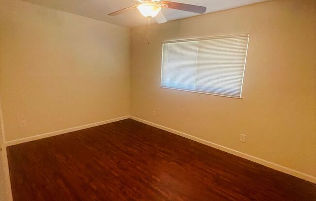 2 beds, 1 bath, 900 sqft, $1,295