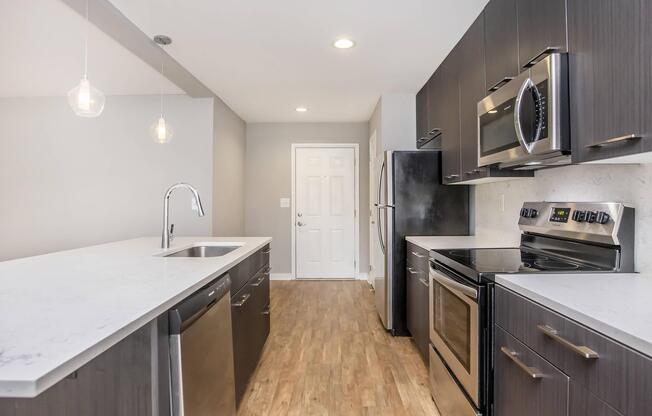 1 bed, 1 bath, 939 sqft, $1,675