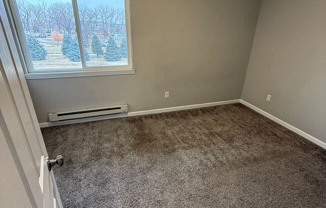 2 beds, 1 bath, $950, Unit Apt 23